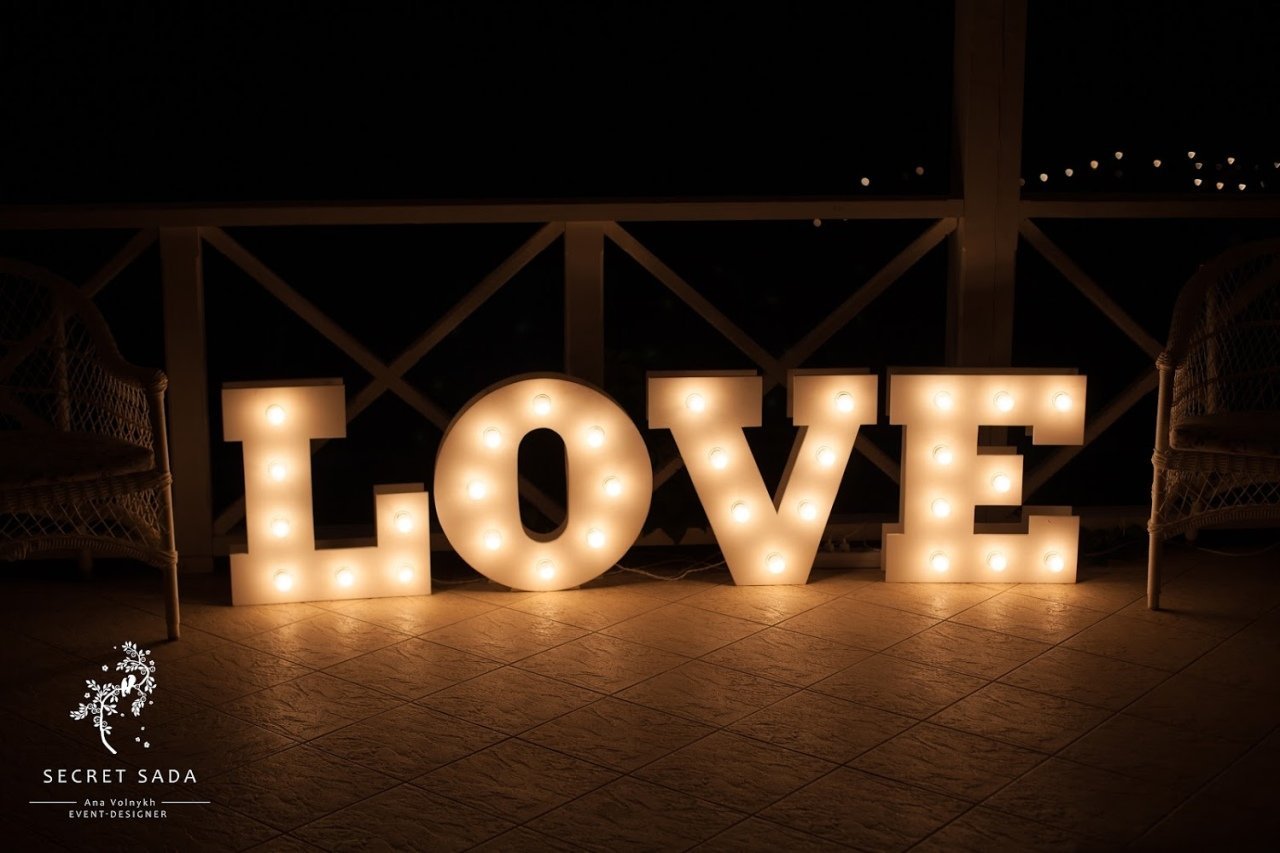 IŞIKLI LOVE YAZI